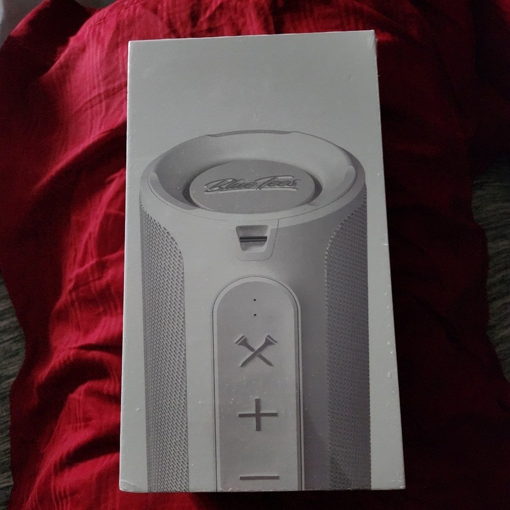 Blue Tees magnetic Bluetooth speaker